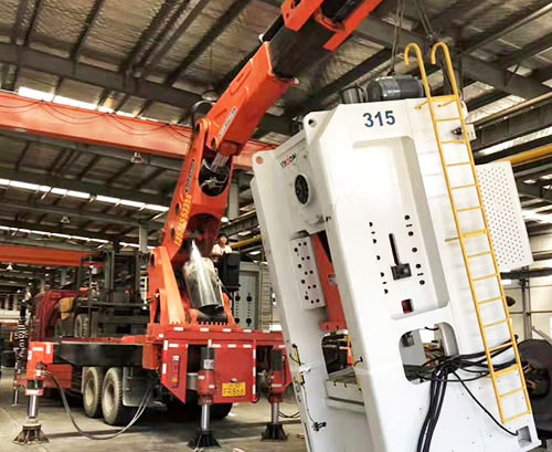 建瓯附近随车吊出租，轻松解决运输难题