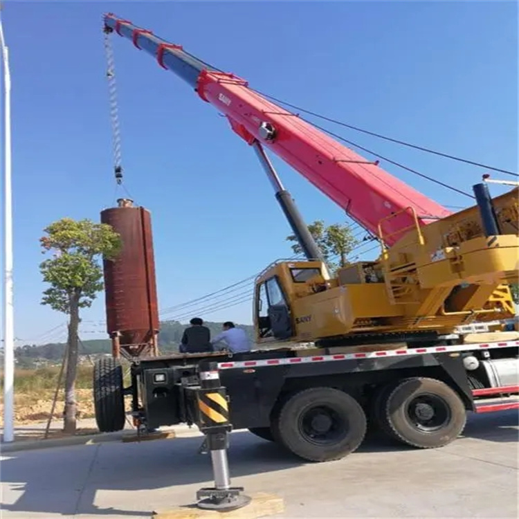 建瓯吊车租赁作业时的保养和维护