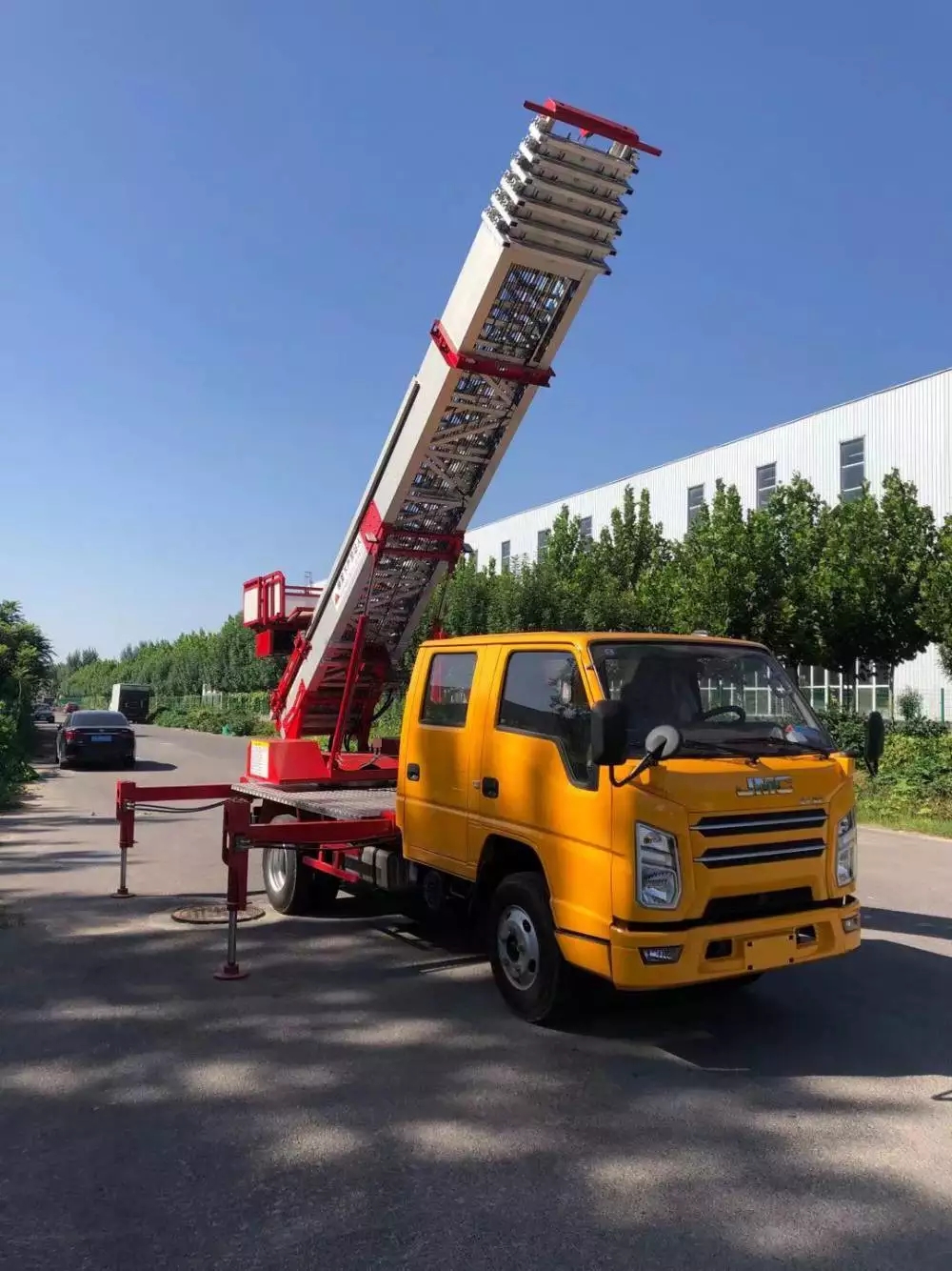 建瓯附近的云梯车出租服务：轻松解决高空作业需求