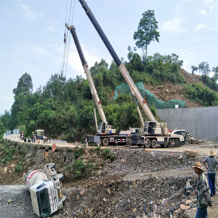 建瓯汽车掉沟里叫吊车救援要多少钱